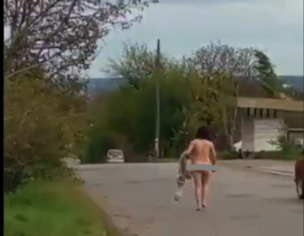 В Славянске голая женщина совершила уличную прогулку
