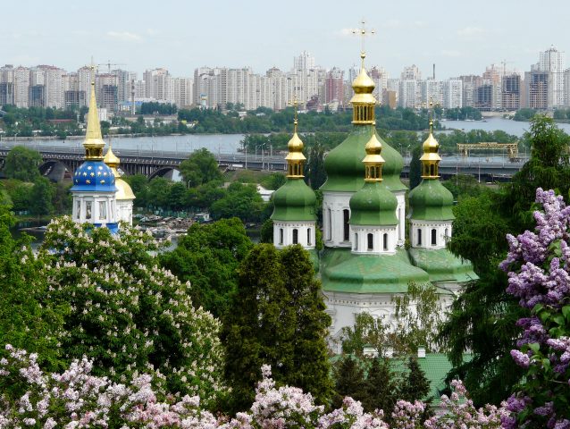 Возле Выдубицкого монастыря в Киеве произошло ДТП
