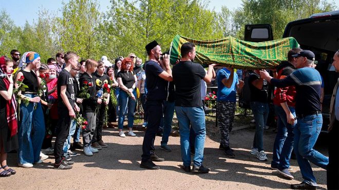 В Татарстане похоронили девятерых жертв казанского стрелка