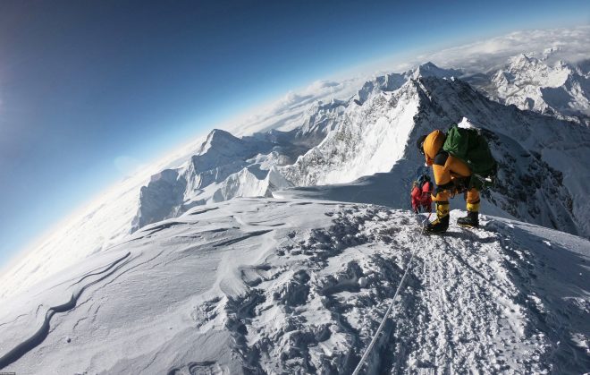 Альпинист ослеп и погиб на Эвересте