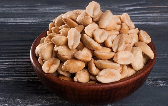 Медики рассказали, чем полезен и вреден арахис