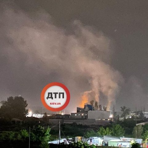 На фабрике под Киевом вспыхнул пожар (ФОТО)