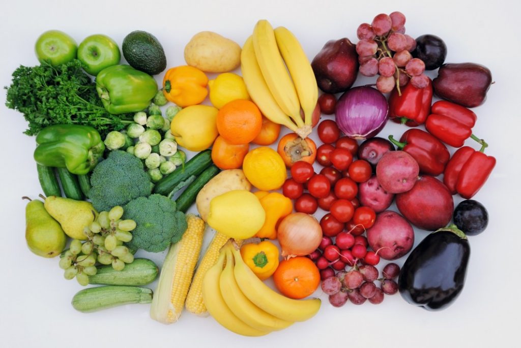 Врачи перечислили фрукты и ягоды для снижения кровяного давления