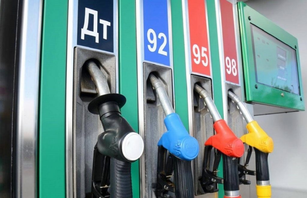 Кабмин запретил АЗС резко повышать цены на топливо