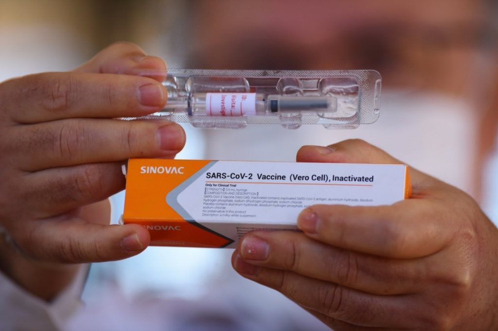 В ЕС начали обзор вакцины Sinovac, которую применяет Украина