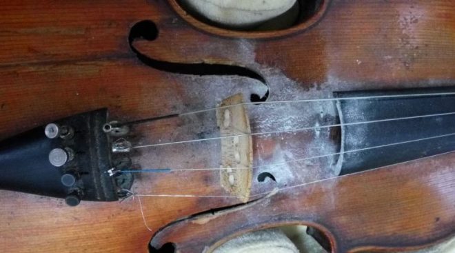 Иностранец хотел вывезти из Закарпатья раритетную скрипку