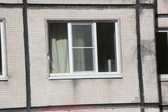 Из окна 10-го этажа в Днепре выпрыгнула 22-летняя девушка &#171;под наркотиками&#187;