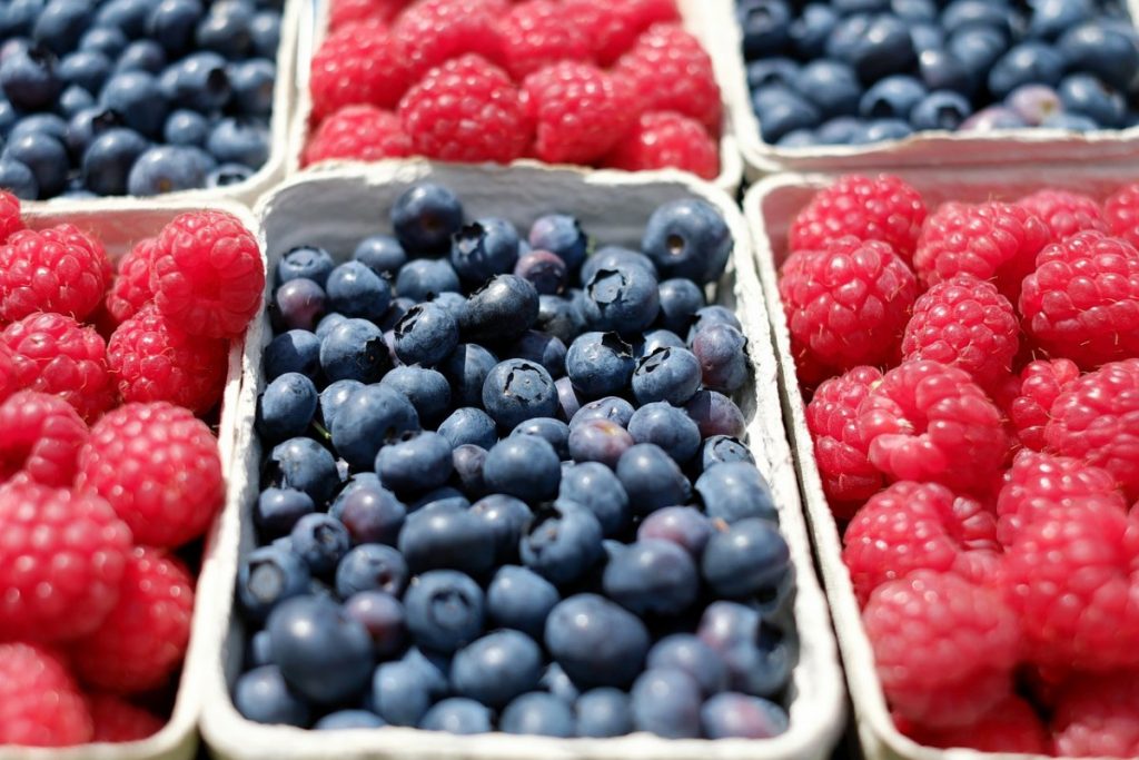 Эксперты назвали ягоды, которые будут полезны для кожи и здоровья