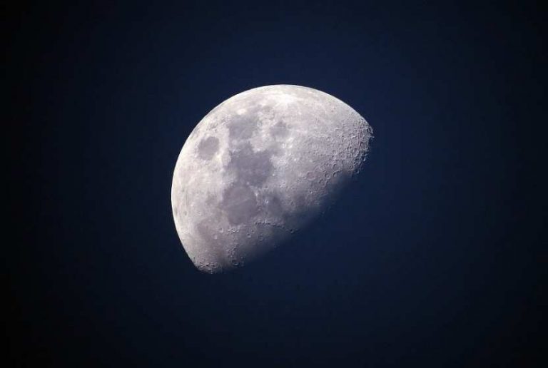 Физики предложили построить огромный коллайдер на Луне
