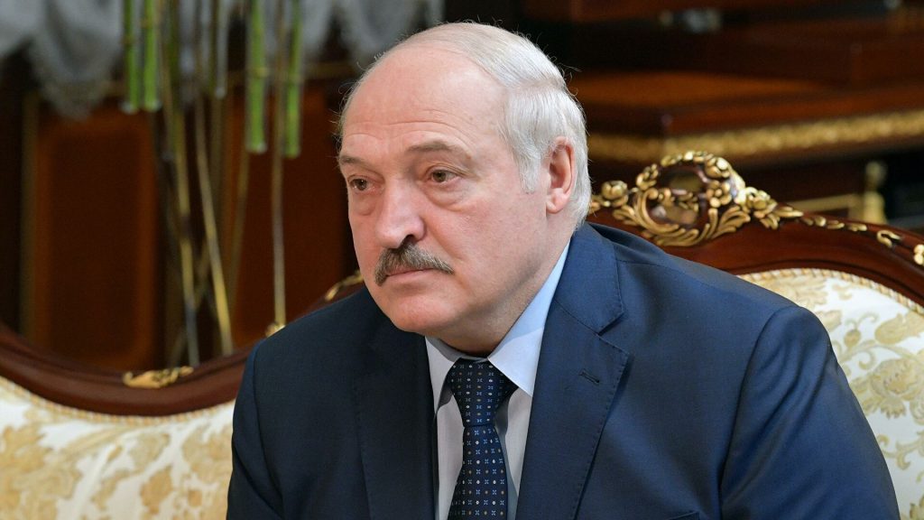 Лукашенко: Россия поставит в Беларусь современное вооружение