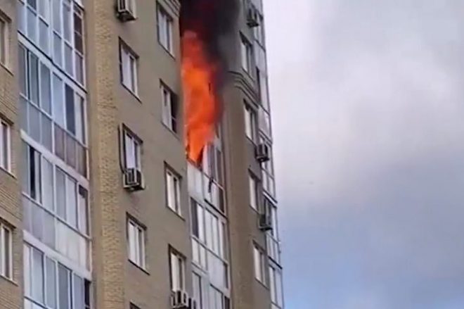 В Киеве на Подоле загорелась многоэтажка (ВИДЕО)