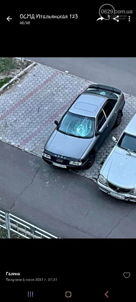 В Мариуполе вандалы дважды пытались разбить автомобиль «Ауди» (ФОТО, ВИДЕО)