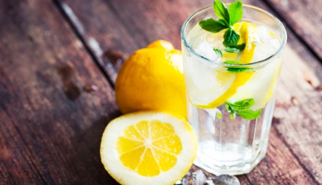 Названы целебные свойства воды с лимоном