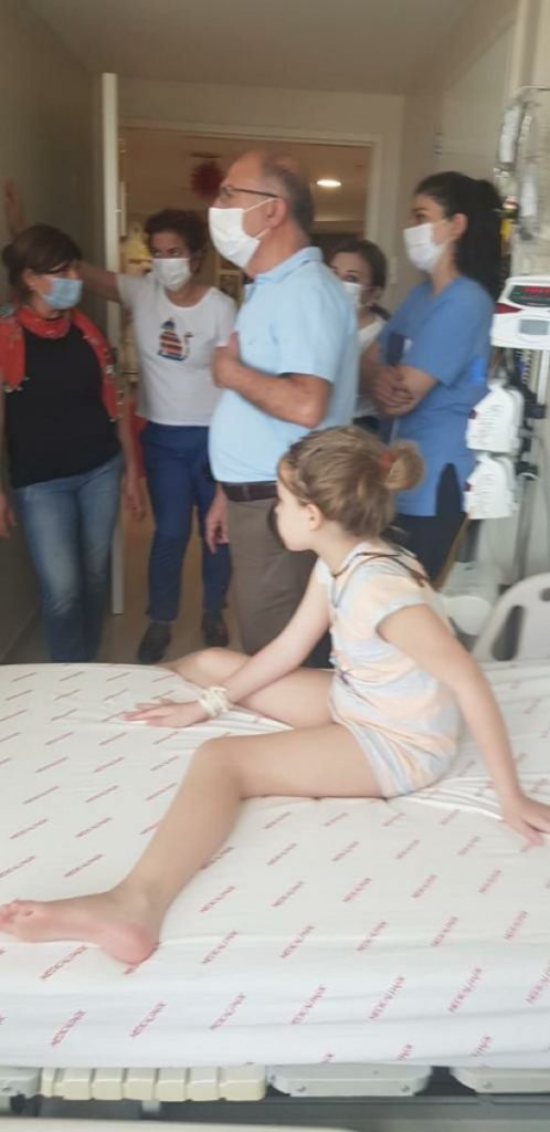 Рак крови: в Турции пытаются спасти 10-летнюю девочку из Волыни (ФОТО)