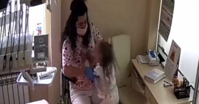 Стоматолог, которую уличили в избиении детей, продолжает работать: к ней очереди – СМИ (ФОТО) 