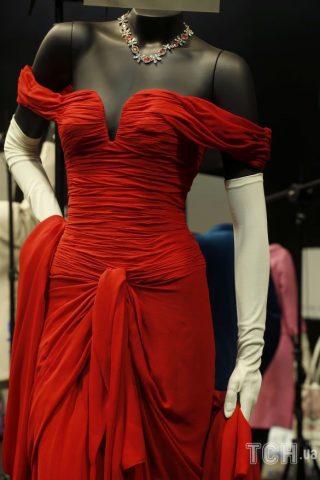 Стала известна история роскошного красного платья из фильма «Красотка» (ФОТО, ВИДЕО)