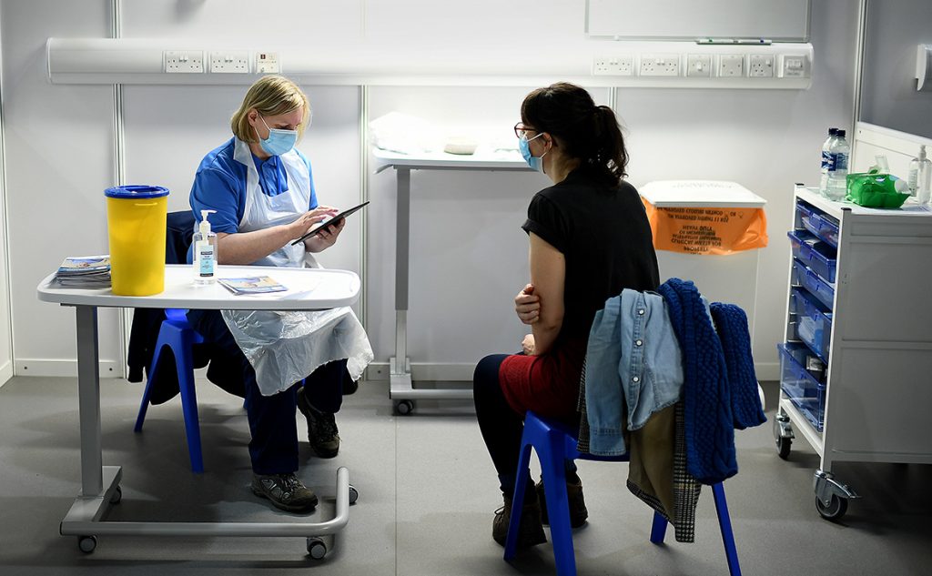 Украинцы получили почти 1,7 миллиона прививок от COVID