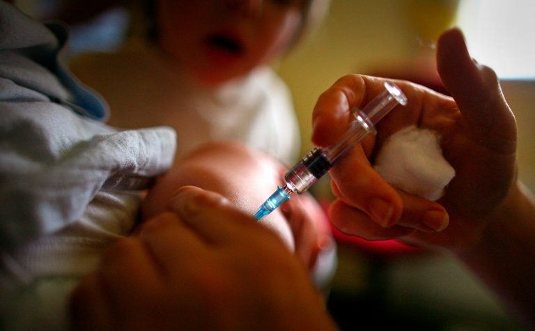 В ЦОЗ рассказали, будут ли в Украине вакцинировать от COVID детей