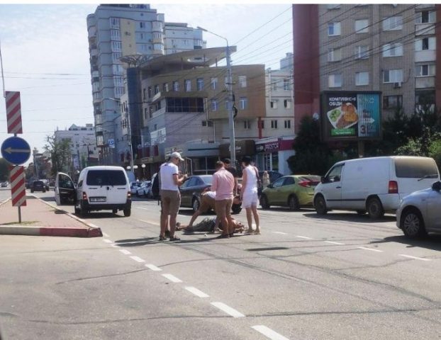 В Запорожье колесо автомобиля отлетело и травмировало женщину (ФОТО)