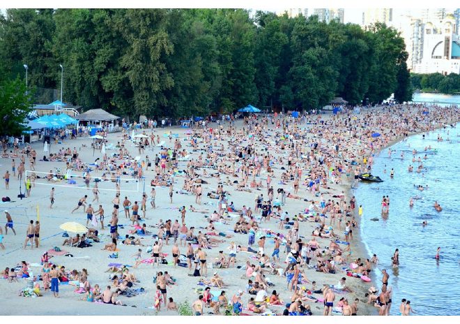 В Киеве открывают пляжный сезон: список зон отдыха