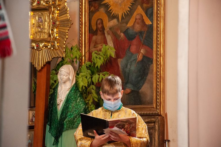 Украинцы празднуют День Святой Троицы