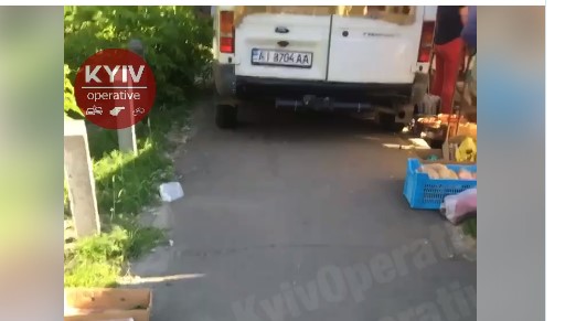 По улице нельзя пройти: торговцы создали головную боль киевлянам (ВИДЕО)