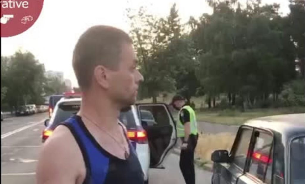 В Киеве остановили пьяного водителя без документов (ВИДЕО)