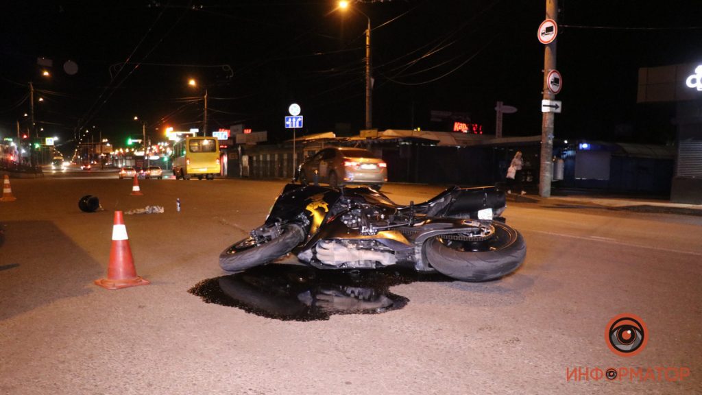 В Днепре Lanos столкнулся с мотоциклом: есть пострадавшие (ФОТО)