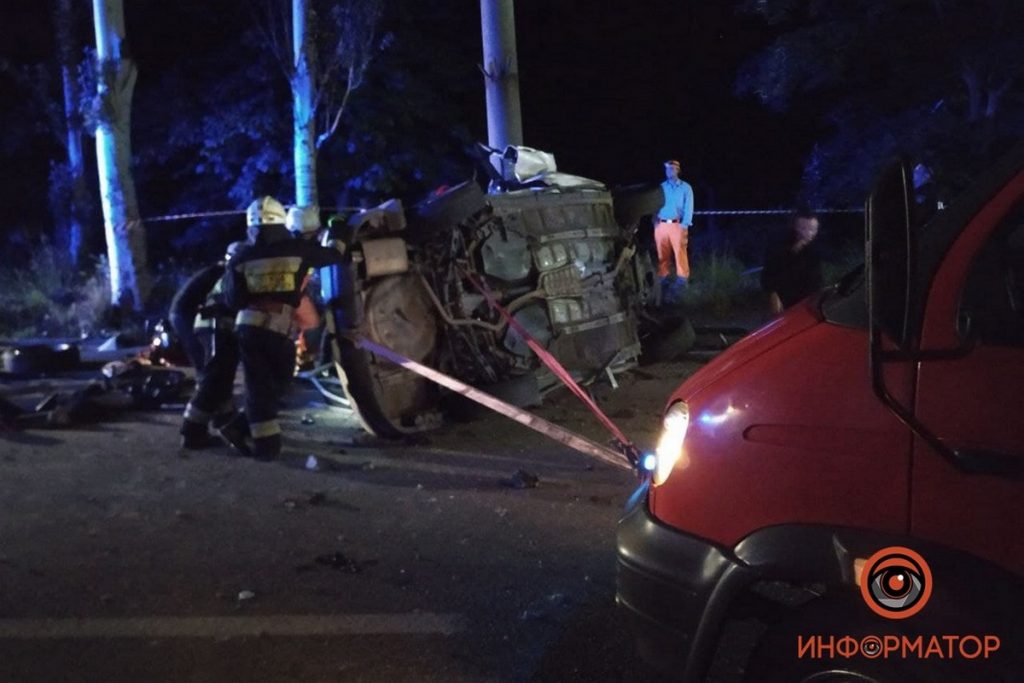 В Днепре перевернулся Subaru: 4 пострадавших (ФОТО, ВИДЕО)