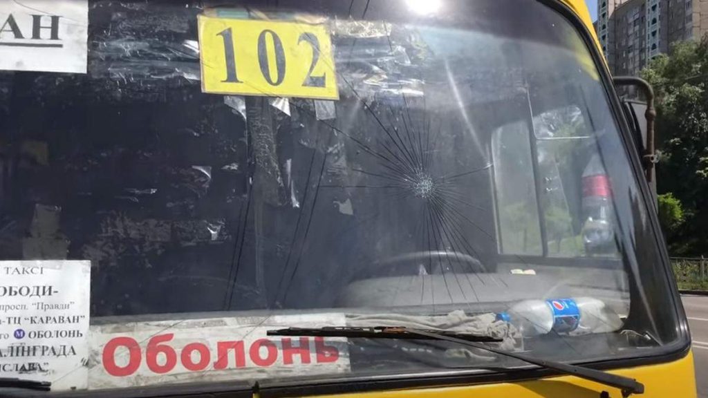 В Киеве в маршрутке произошел конфликт из-за ребенка (ФОТО, ВИДЕО)
