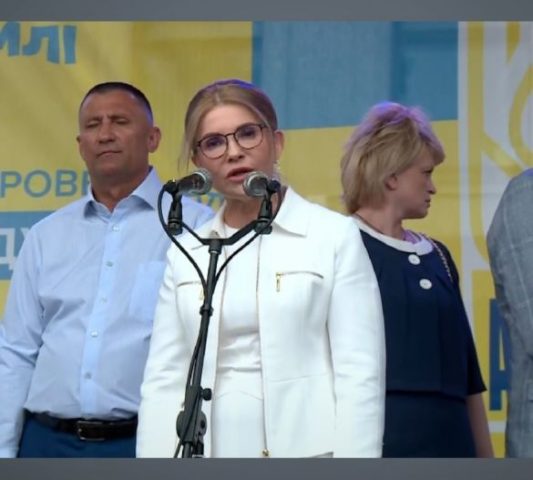 В Полтаве Юлия Тимошенко показала новый образ (ФОТО)