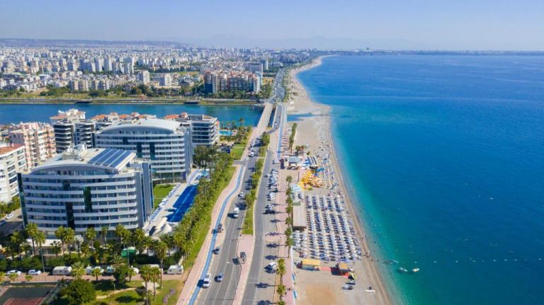 В Турции на курортах началась аномальная жара