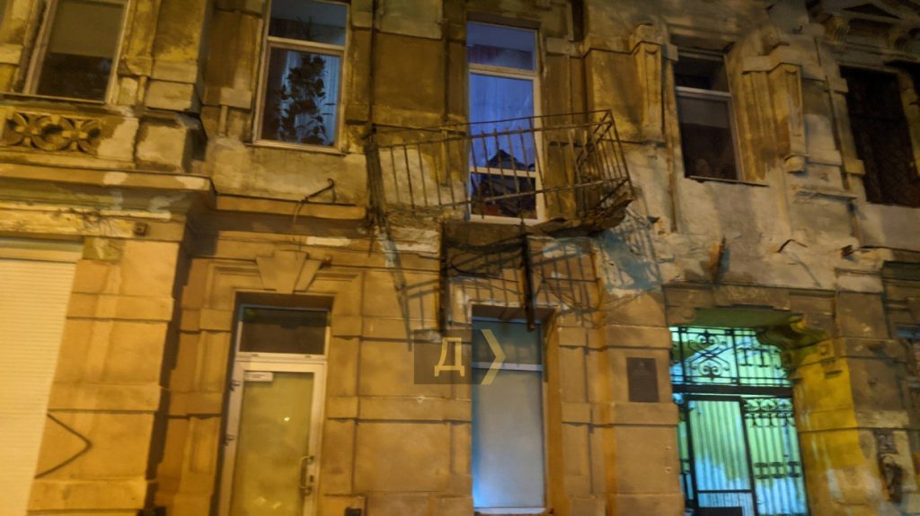 В центре Одессы обрушился балкон (ФОТО)