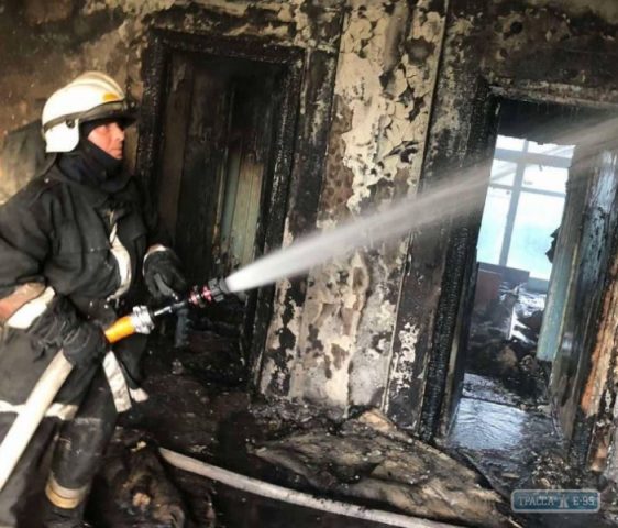 В Одессе загорелся заброшенный санаторий (ФОТО)