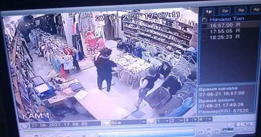 В магазине мужчина избил бывшую возлюбленную и ее коллегу (ФОТО, ВИДЕО)