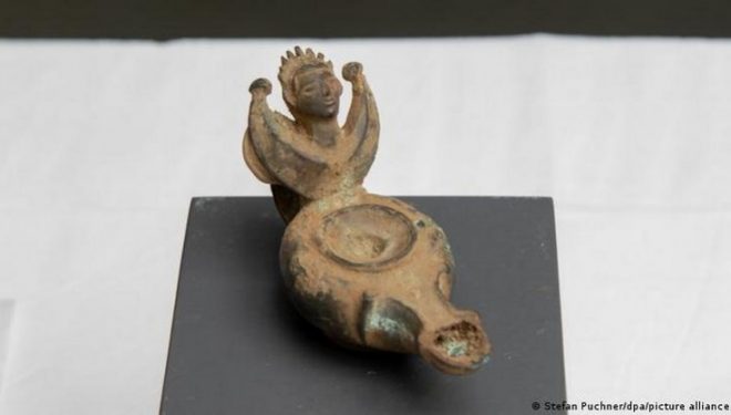 Археологи нашли древнеримские артефакты в военном лагере (ФОТО)