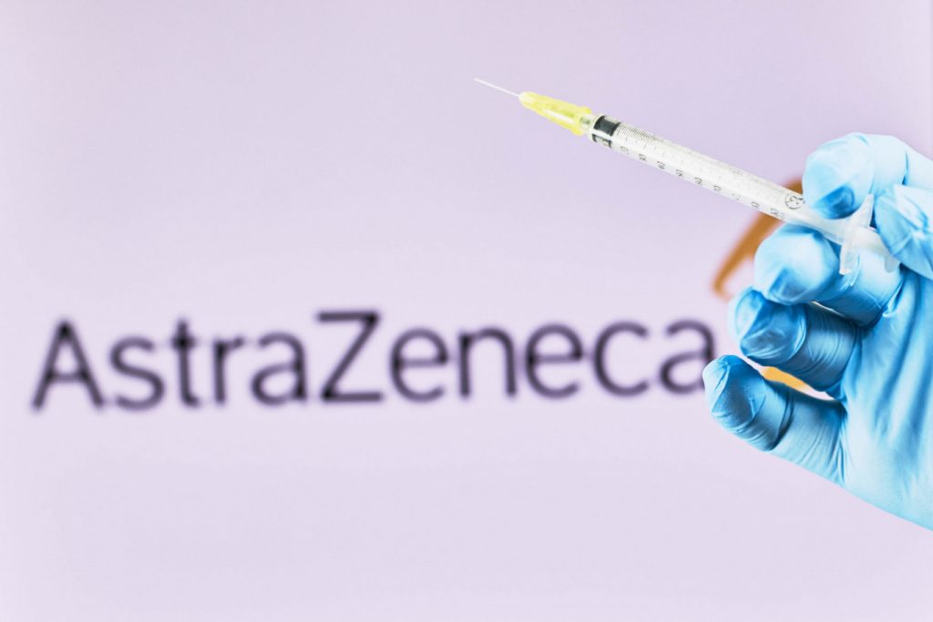 В Украине зарегистрирована вакцина AstraZeneca из Италии