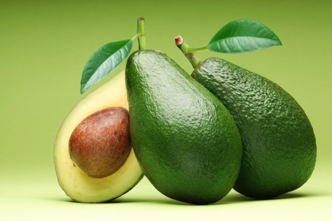 В Украину завезли партию авокадо: плод может вызвать одышку и отек легких