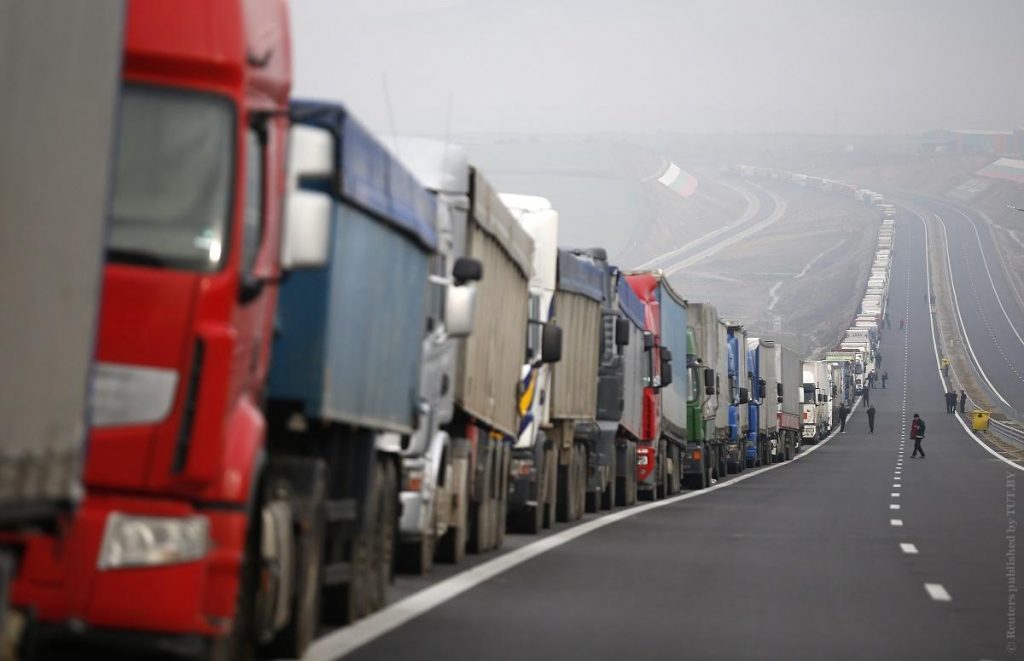 Польша может приостановить пропуск грузовиков через один пункт пропуска