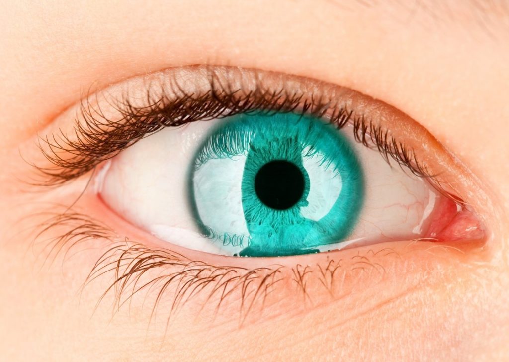 Ученые назвали взаимосвязь цвета глаз и риска онкологии