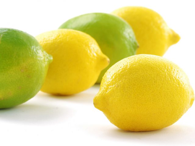 Эксперт: лимонный сок может способствовать снижению давления