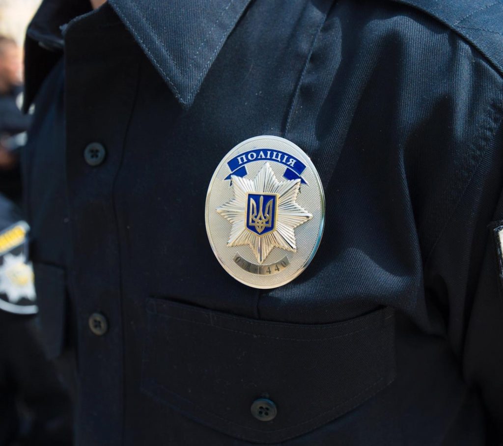 В Ровенской области полицейского атаковали с вилами