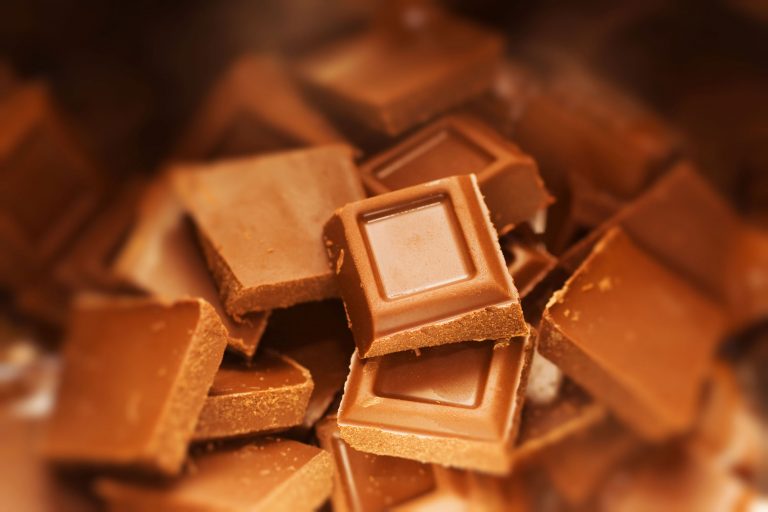 В Киеве дети отравились шоколадом из гуманитарки: в продукте нашли каннабис