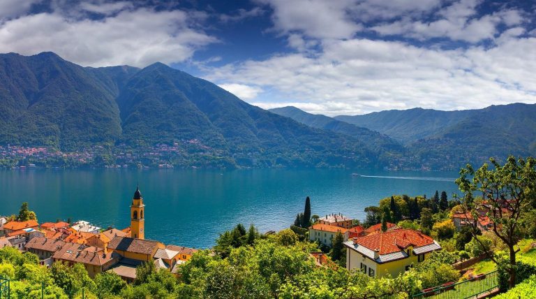 В Италии затопило поселок около озера Комо (ВИДЕО)