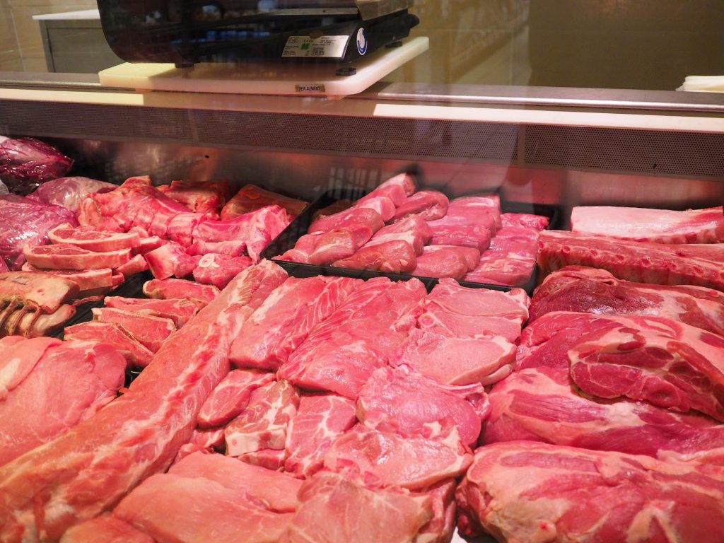 Как сохранить свежесть мясных продуктов в сильную жару: важные советы
