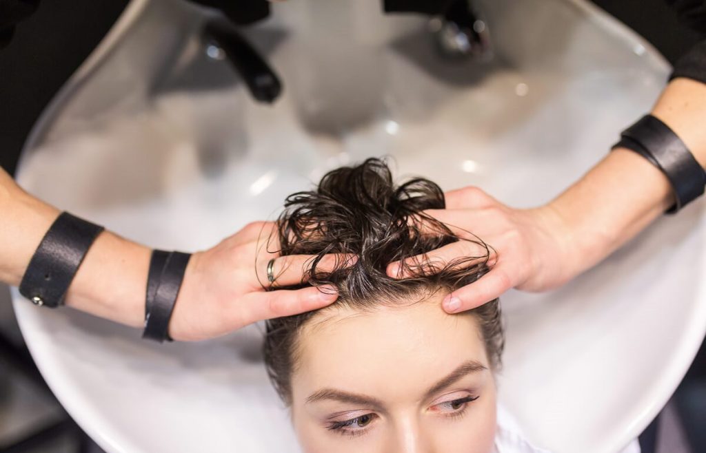 Эксперт назвала 5 ключевых средств для ухода за волосами