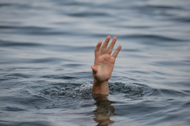В Мариуполе в реке утонул подросток