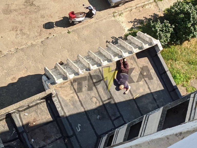 На глазах у патрульных в Харькове из окна выбросился мужчина (ФОТО)