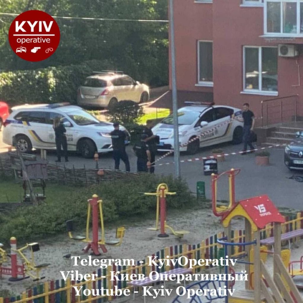 В Киеве молодая женщина погибла, выпав из окна (ФОТО)