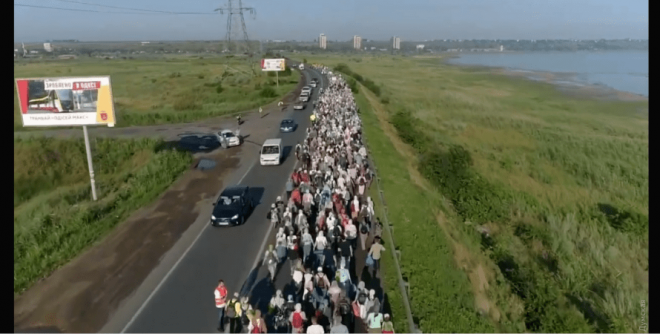 Тысячи православных паломников устроили транспортный коллапс в Одессе (ФОТО)